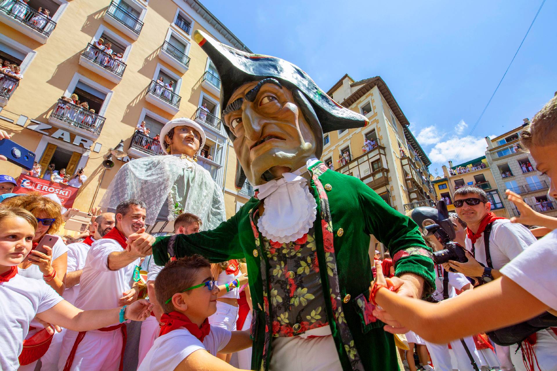 La Magia de San Fermín: Una Fiesta que Trasciende Fronteras