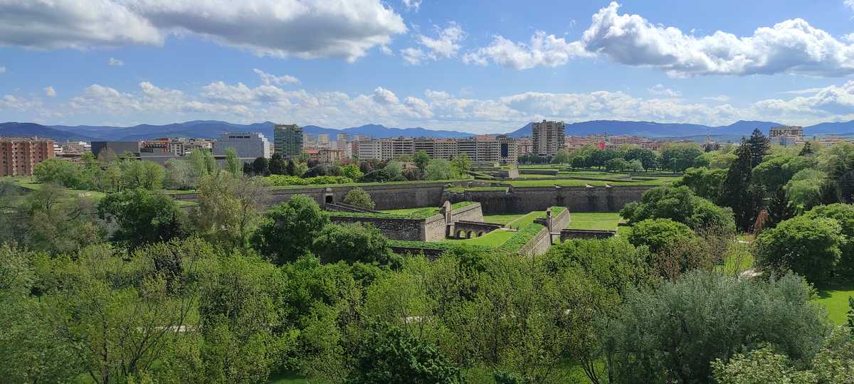 Pamplona: Una Ciudad con Historia en Cada Rincón